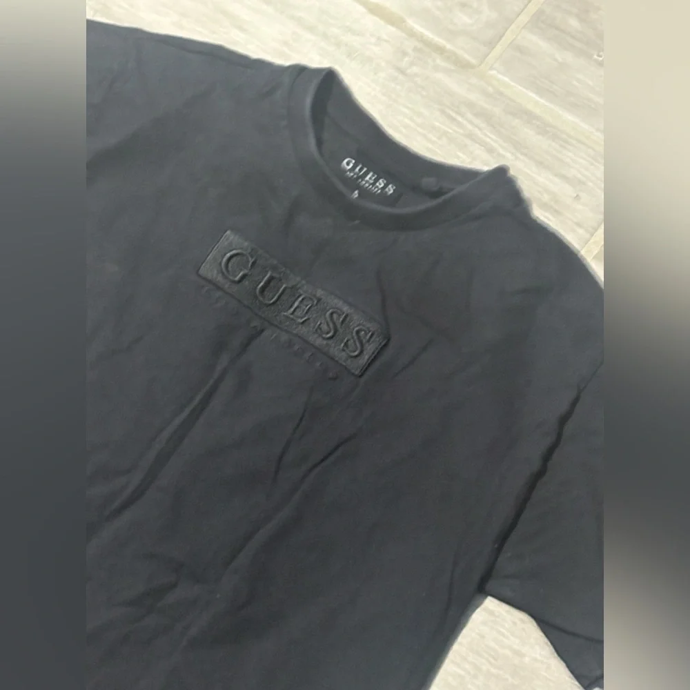 GUESS Men's Tee - Picture 2 of 2